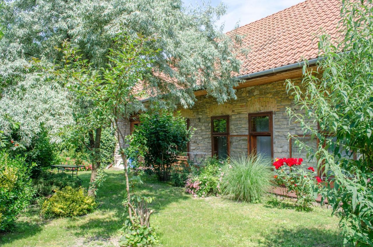 Appartamento Kőház Apartman Veszprém Esterno foto