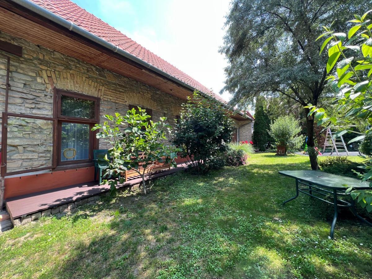 Appartamento Kőház Apartman Veszprém Esterno foto